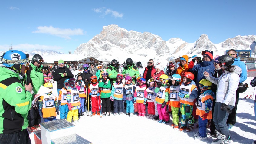 Rozdanie nagród po zawodach narciarskich